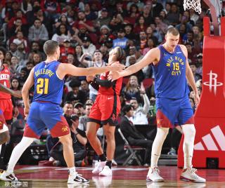 【NFL动态】费城老鹰备战揭幕战 伤病与阵容调整引关注